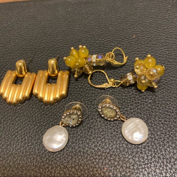 Jewelry - Earrings bundle vintage pearls and gold